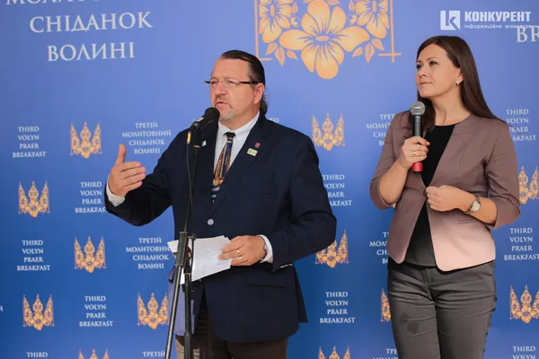 З Богом і їжею: як у Луцьку минув третій Молитовний сніданок (фото, відео)