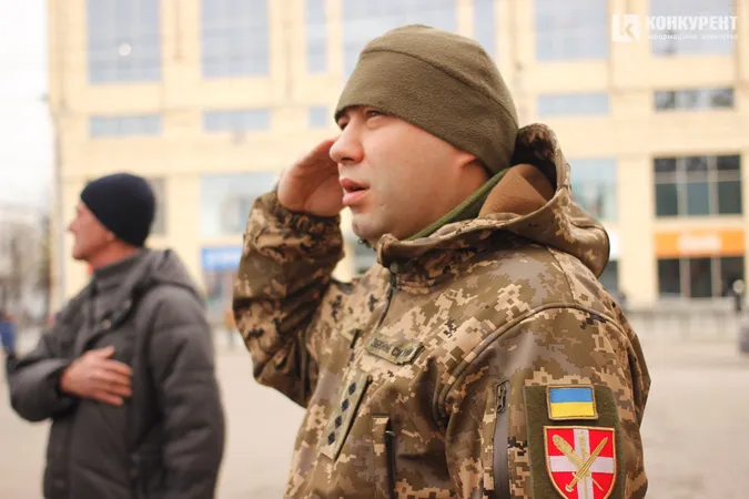 Квіти та сотні людей: у Луцьку вшанували пам'ять героїв Небесної Сотні (фото, відео)