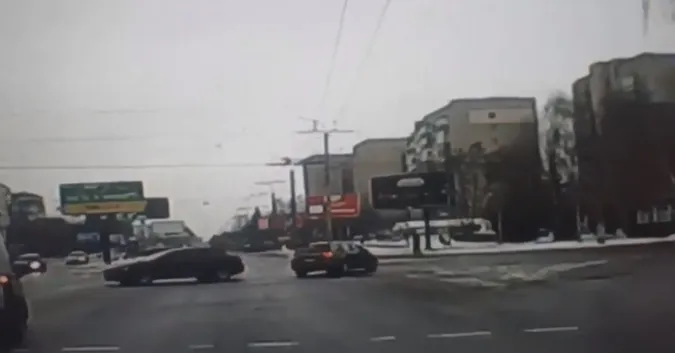 Біля «Гостинця» у Луцьку сталася аварія: шукають свідків (відео)