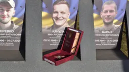 На Волині батькам загиблого капітана Івана Качули вручили орден Богдана Хмельницького (фото)
