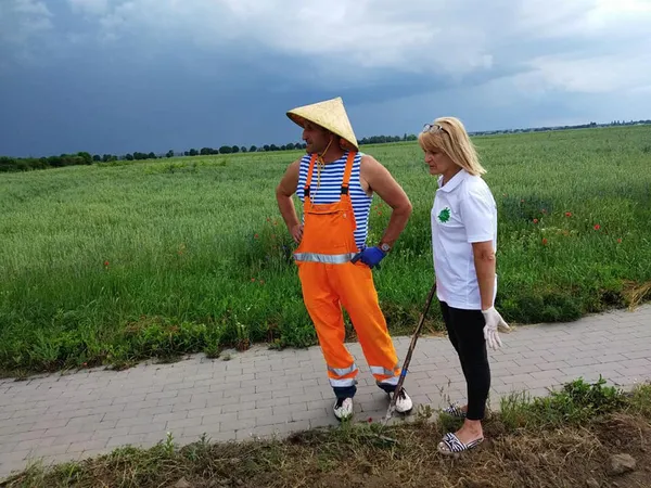 «Квітучий прапор України» збільшився на 2 км і простягнувся вздовж дороги Луцьк-Жидичин