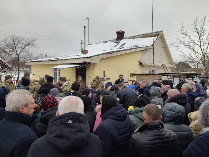 В Ківерцях в останню дорогу провели Ярослава Зінчука, який підірвався на міні в Ковельському районі (фото)