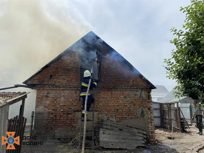 У Луцькому районі сталася пожежа в житловому секторі (фото)