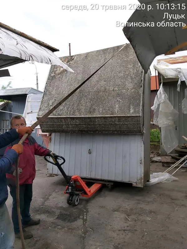 У Луцьку зі Старого ринку продовжують добровільно з’їжджати підприємці (фото)
