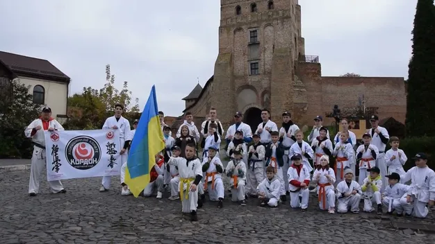 Юні каратисти подарували позашляховик волинським прикордонникам (фото, відео)