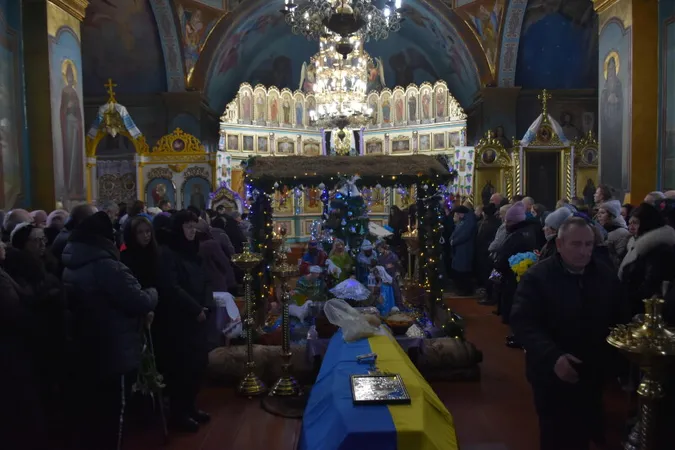 Навіки 22: Луцька громада попрощалася з Романом Завірюхою (фото)