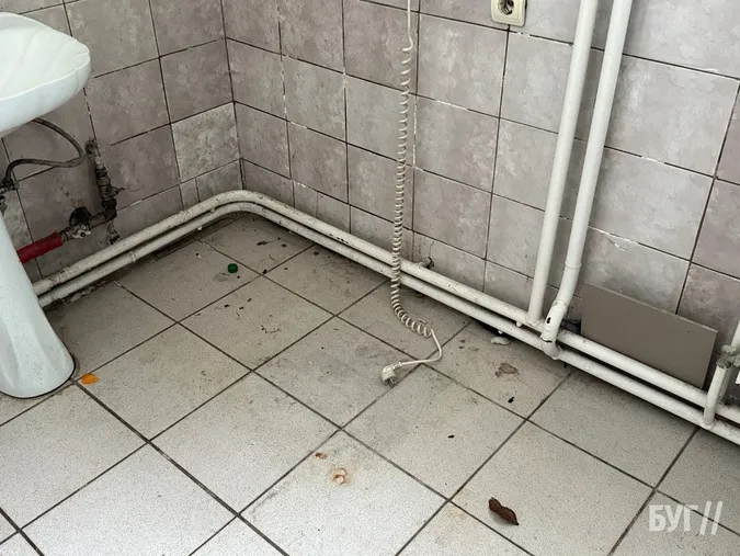 Пляшки з алкоголю, пліснява і безлад: що лишилося після московських попів в Успенському соборі у Володимирі (фото)
