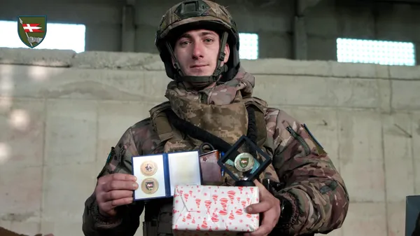 Командир 14-ї ОМБр на передовій вручив бійцям і бійчиням нагороди та подарунки (фото)