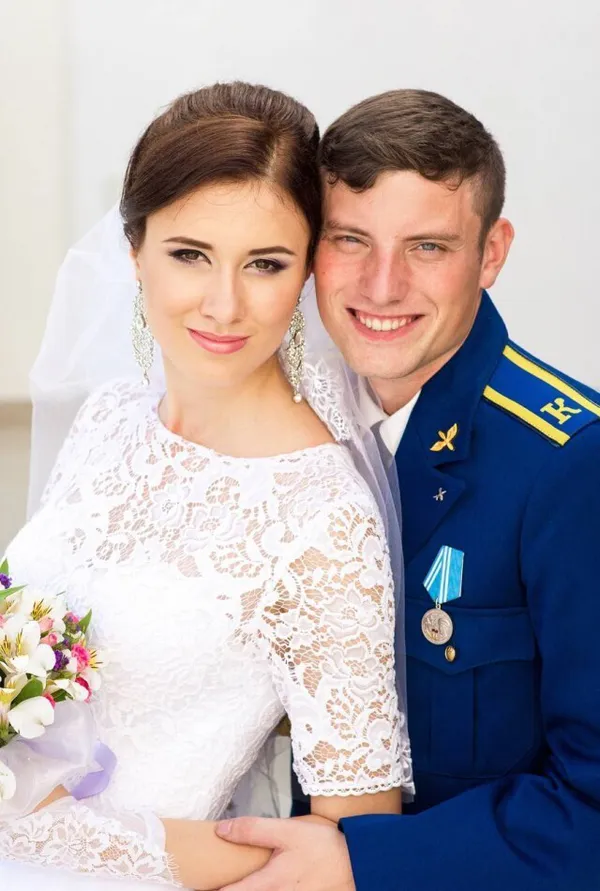 «Донечка нюхала квіти на вінку, не розуміючи, що тата вже немає», – вдова льотчика з луцького аеродрому