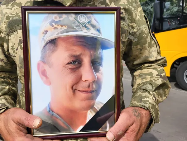 У Ковелі провели останнім земним шляхом захисника Василя Тарасюка (фото)