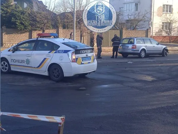 На Волині трапилась ДТП за участю поліцейського авто (фото)