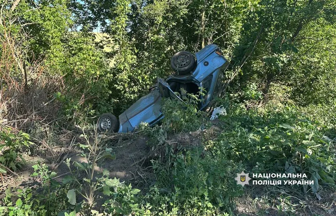 У Луцькому районі авто оминало яму і перевернулося, постраждала дитина