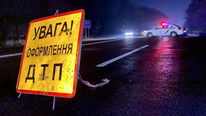 На Волині п’яний водій збив чоловіка заднім ходом і залишив помирати