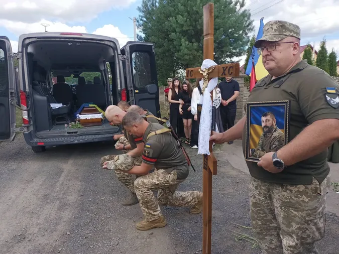 Захищав Україну з 2014: на Волині попрощалися із Героєм Віталієм Рудницьким (фото)