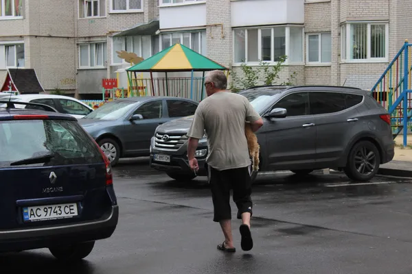 Знущався над хворим собакою: активісти навідалися до лучанина (фото, відео)