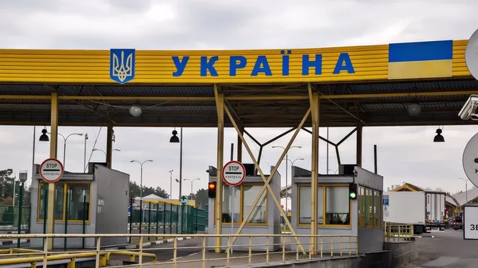 Експорт та імпорт сягнув 3,8 млрд доларів США: що возили волиняни через  митницю