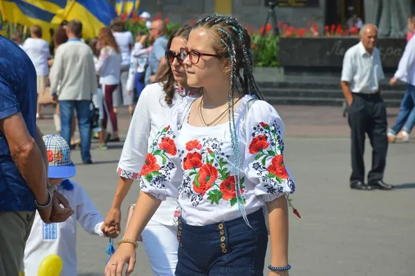 Як лучани «вишили» тілами в'їзну вежу замку Любарта (фото)