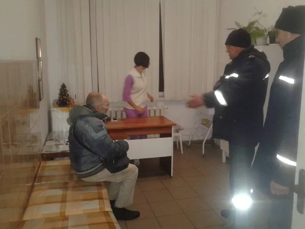 Не встиг на потяг: волинянин мало не замерз на трасі (фото)