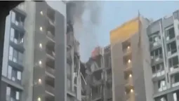 В Дніпрі окупанти вдарили по багатоповерхівці та будівлі СБУ (відео)