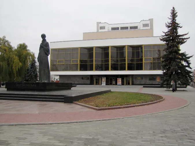У Росії знайшли «клон» луцького драмтеатру (фото)
