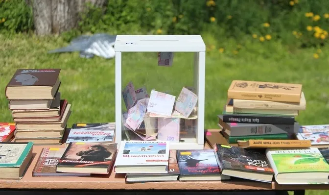 Купляй книгу – допомагай ЗСУ: на Волині на благодійному ярмарку зібрали понад 26 тисяч гривень (фото)