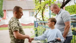 Волинські поліцейські зворушливо привітали з Днем народження сина загиблого побратима (фото)