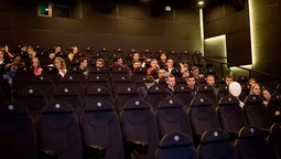 У луцькому "Промені" хлопець освідчився коханій (фото) 
