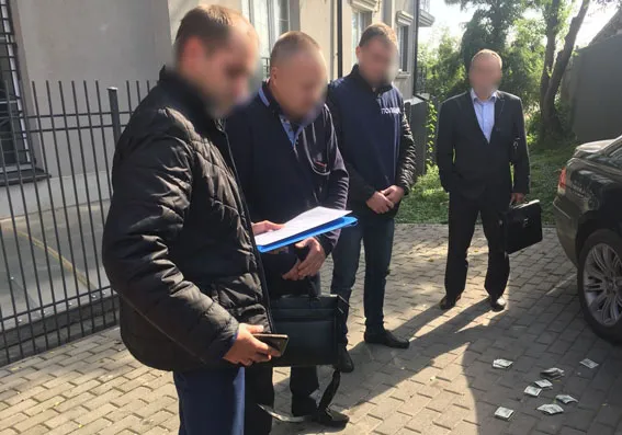 У Луцьку на хабарі «взяли» відомих адвокатів (фото, оновлено)