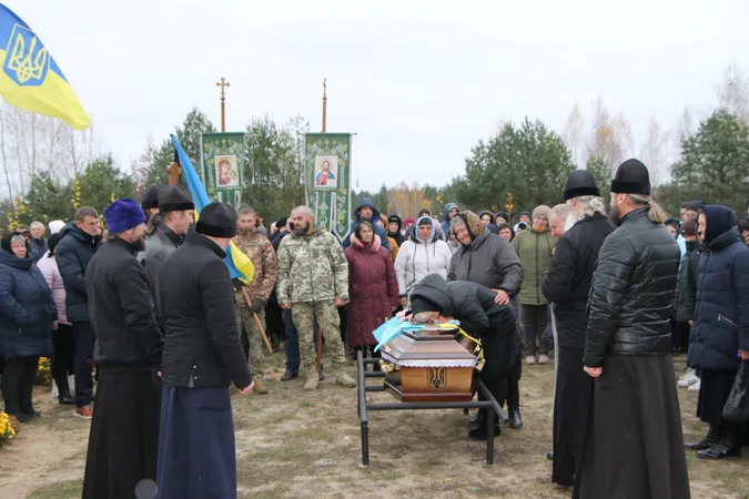 У селі на Волині похоронили загиблого захисника Віталія Лук'янчука