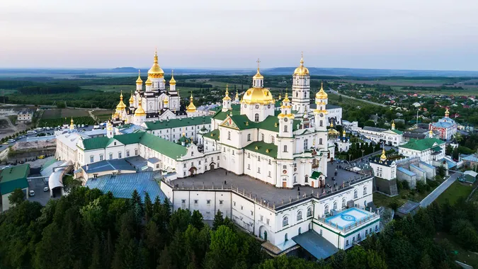 З'їздили у Почаїв: восьмеро молдавських паломників привезли з України COVID-19