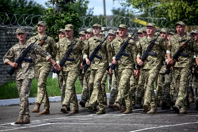 Пів сотні курсантів луцького вишу склали присягу на вірність Україні (фото)