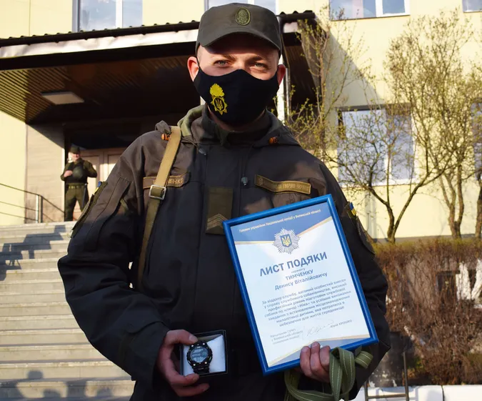 Гвардієць і службовий пес отримали нагороди за порятунок хлопчика на Волині