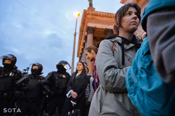 «Путіна – в окопи!»: у москві зібрався масовий мітинг проти мобілізації та війни (відео)