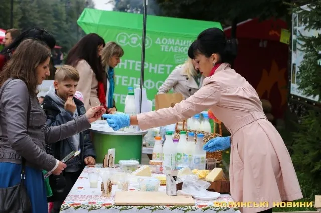 На луцькому «Фестивалі національної кухні» смакували борщ та вареники (фото)