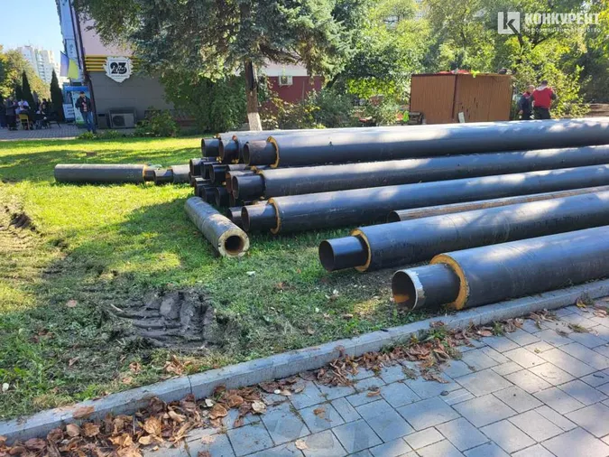 «Курять і нічого не роблять»: у Луцьку нарікають на ремонт тепломереж (фото)