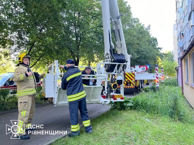 Жахлива пожежа у Рівному: загинула дитина, ще троє – у лікарні (фото)
