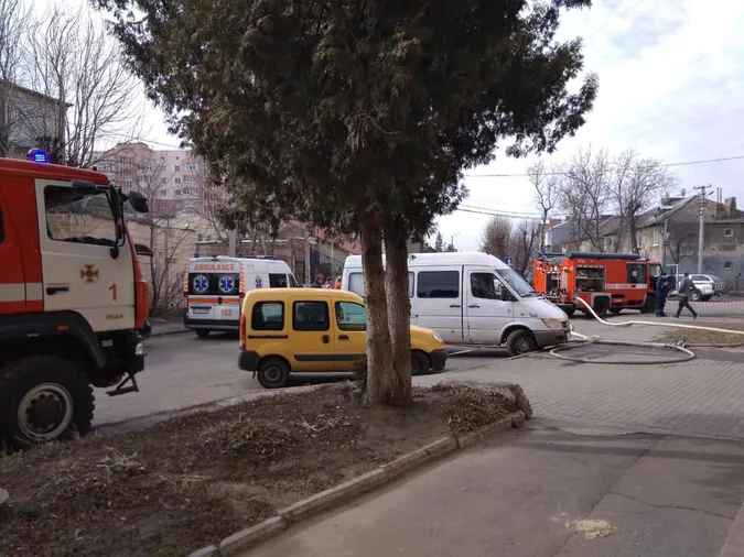 У Луцьку горів дах новобудови (фото)