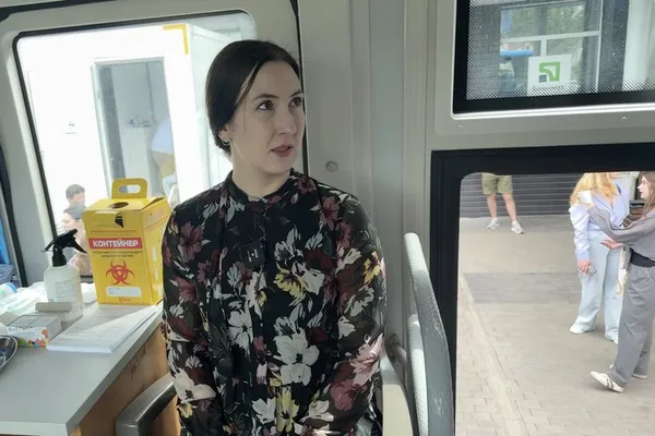 Мобільна медична лабораторія: у Луцьку тестували на ВІЛ і гепатити (фото, відео)