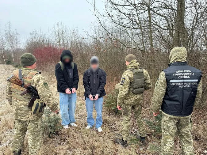 На Волині прикордонники затримали двох втікачів з «подарунками» (фото)