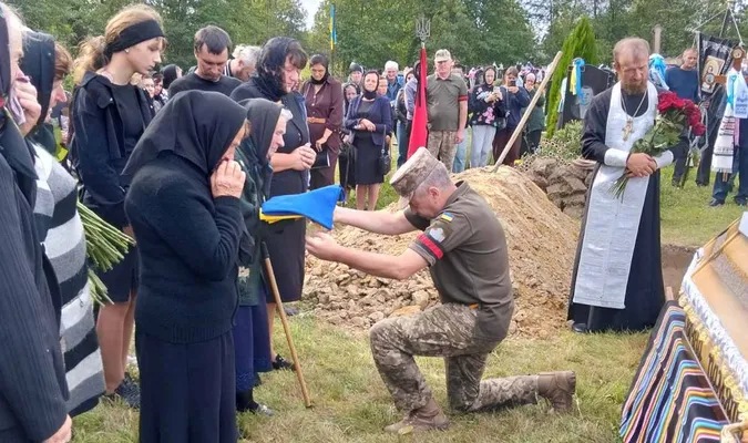На Волині громада попрощалася з загиблим на Донеччині захисником Андрієм Денисюком