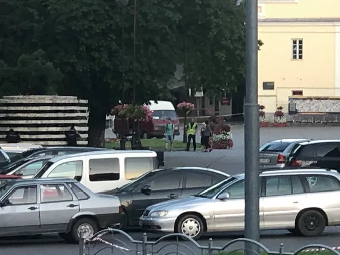 Терорист у Луцьку відпустив трьох заручників (відео)