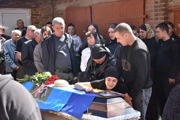 Вважався безвісти зниклим два роки: на Волині попрощалися з воїном Віктором Шоломом (фото)