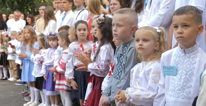 У Луцькому ліцеї №1 пролунав перший дзвінок (відео)