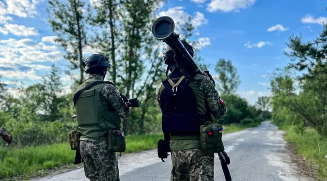 Ворог наступає на декількох напрямках, бої тривають, – Генштаб