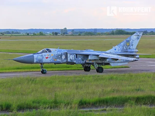 Львів'янин показав, як над Луцьком літають бомбардувальники (фото)