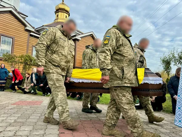💔Нововолинська громада провела в останню дорогу Богдана Люшка та Олександра Велінця