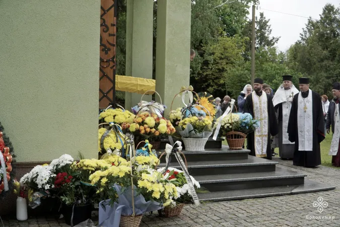 Скорботний день для міста на Волині: попрощалися з воїном Віталієм Кузмяком (фото)