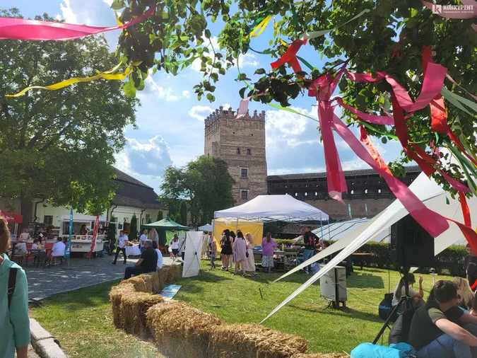 «ЛюбART Fest» у Луцькому замку: що там відбувається (фоторепортаж)