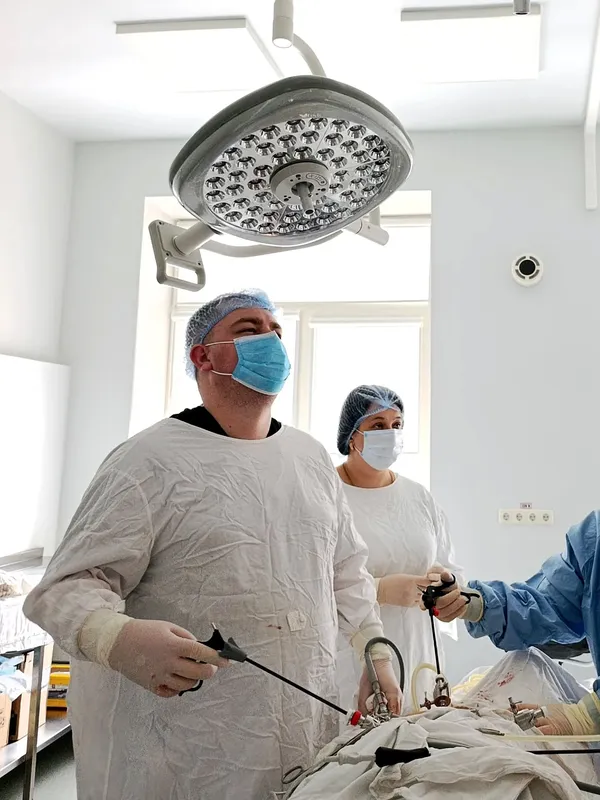 Волинські хірурги вийняли понад 100 каменів з одного пацієнта (фото)
