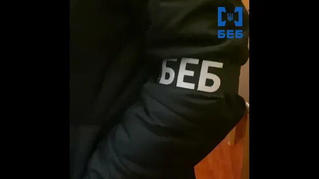 У Луцьку на спеціальному станку підробляли сигарети (відео)